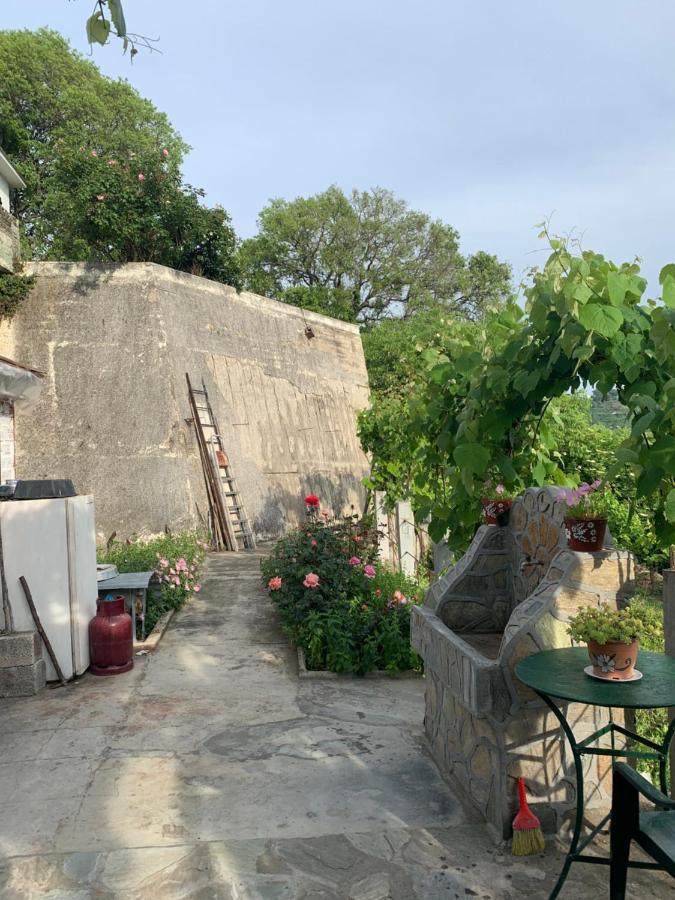 Η Θεα Traditional House มากรินิตซา ภายนอก รูปภาพ